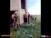 Русские солдаты ебут бабу в пятером
